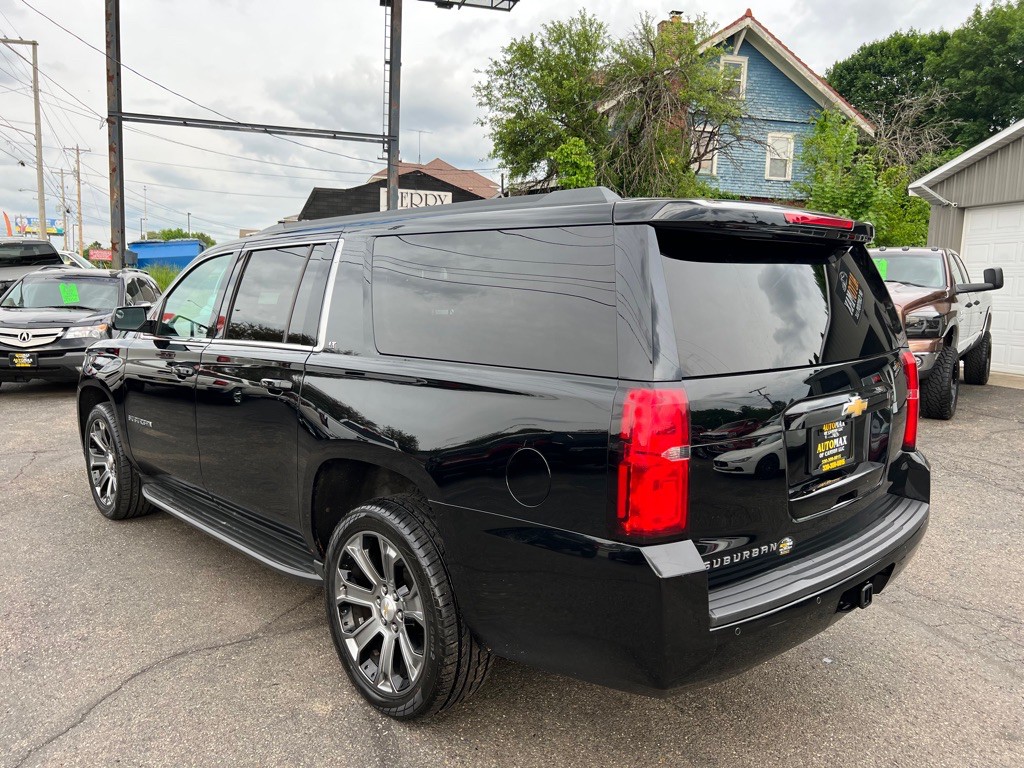 2015 Chevrolet Suburban Image 3
