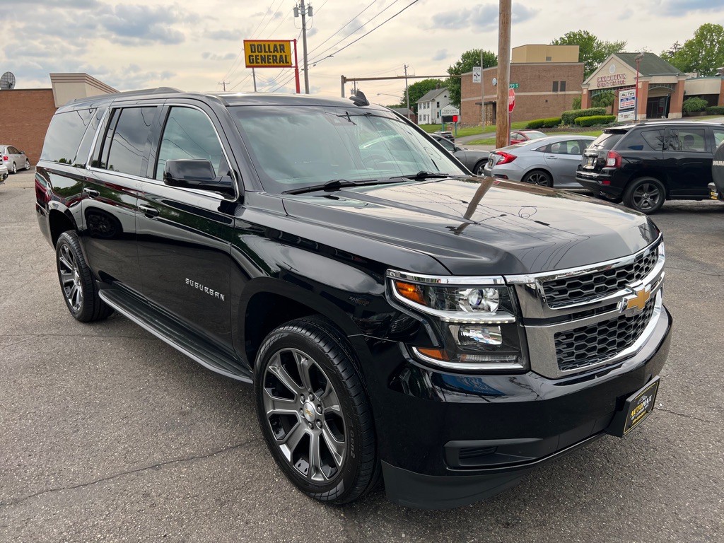 2015 Chevrolet Suburban Image 7