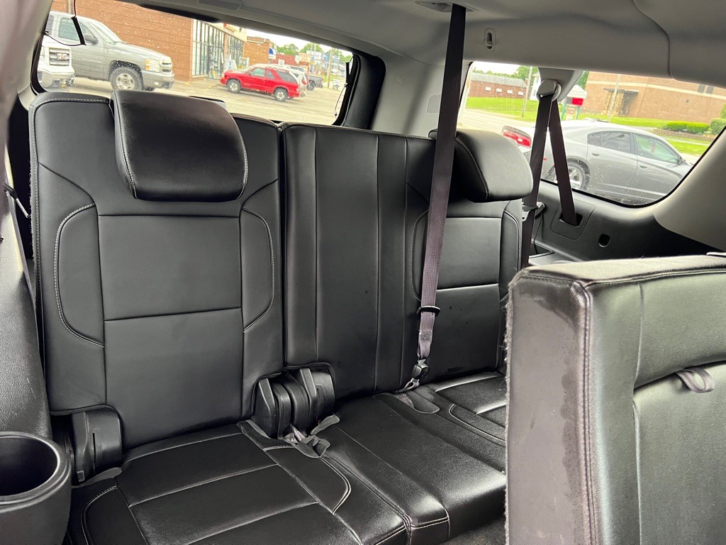 2015 Chevrolet Suburban Image 12