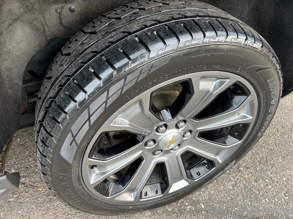 2015 Chevrolet Suburban Image 20