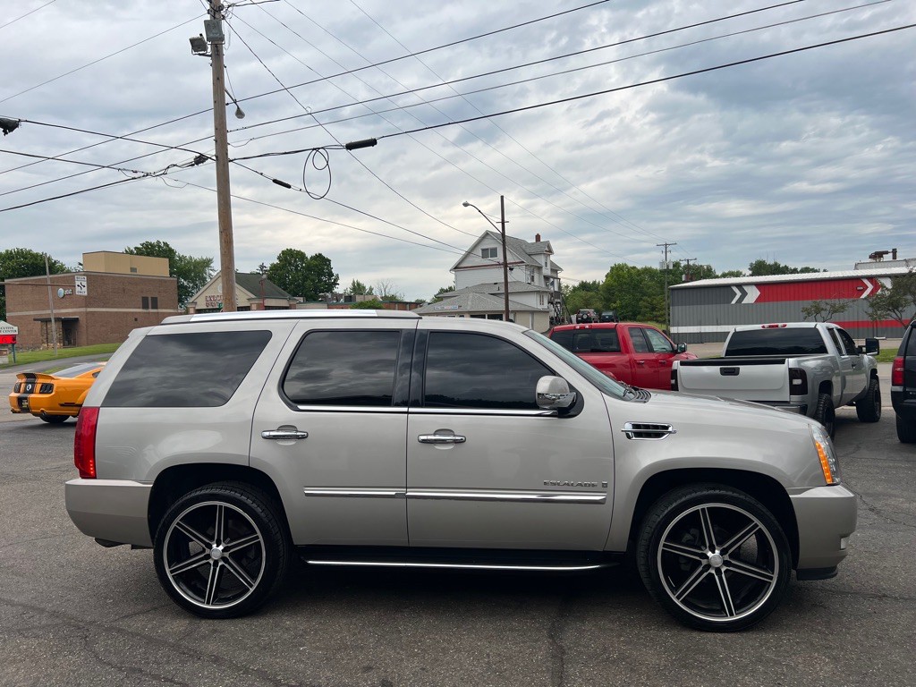 2009 Cadillac Escalade Image 4