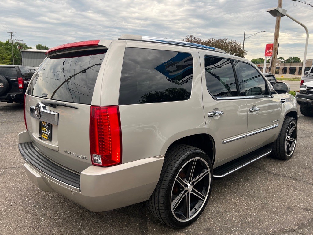 2009 Cadillac Escalade Image 5