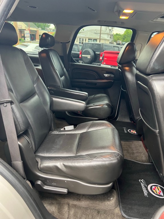 2009 Cadillac Escalade Image 12