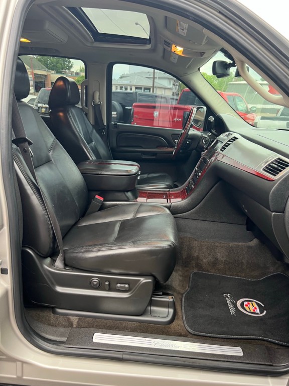 2009 Cadillac Escalade Image 16