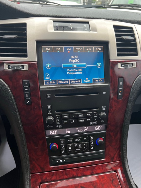 2009 Cadillac Escalade Image 17