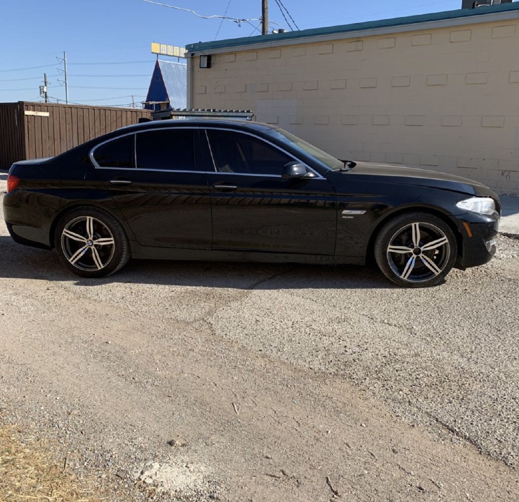 2011 BMW 5 Series Image 2