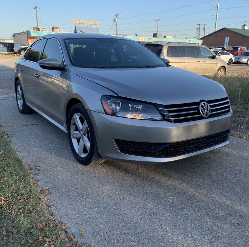 2012 Volkswagen Passat Image 1