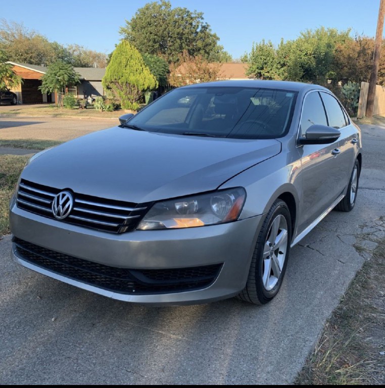 2012 Volkswagen Passat Image 2