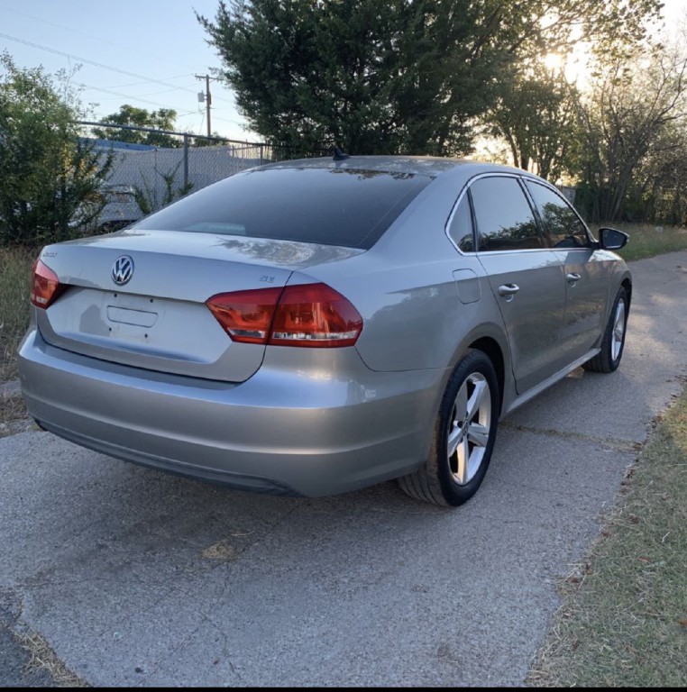 2012 Volkswagen Passat Image 4