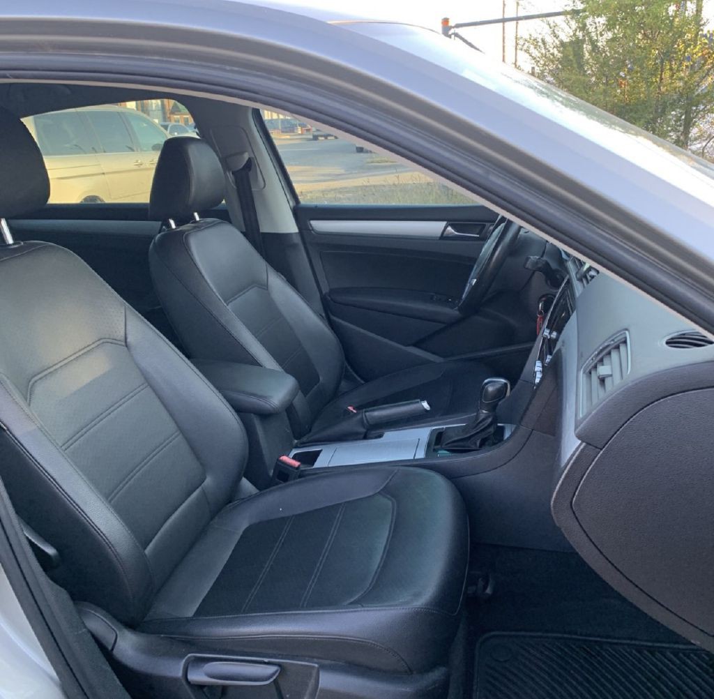 2012 Volkswagen Passat Image 7