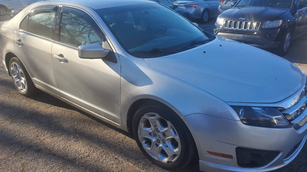 2011 Ford Fusion Image 3