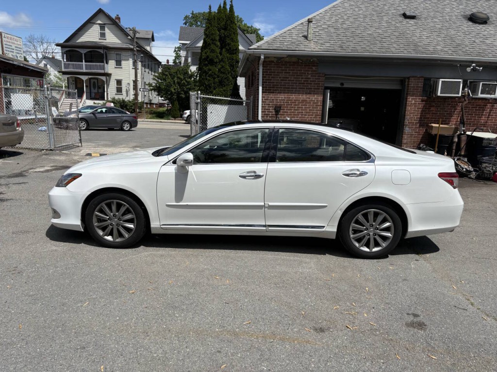 2011 Lexus ES 350 Image 8
