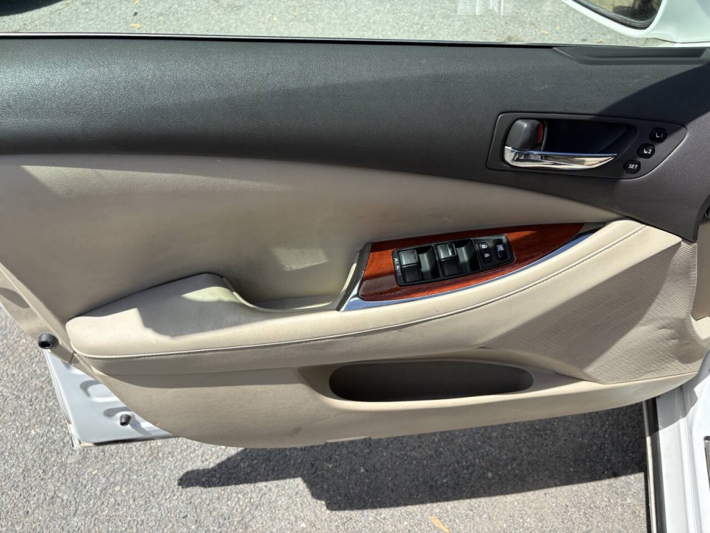 2011 Lexus ES 350 Image 9