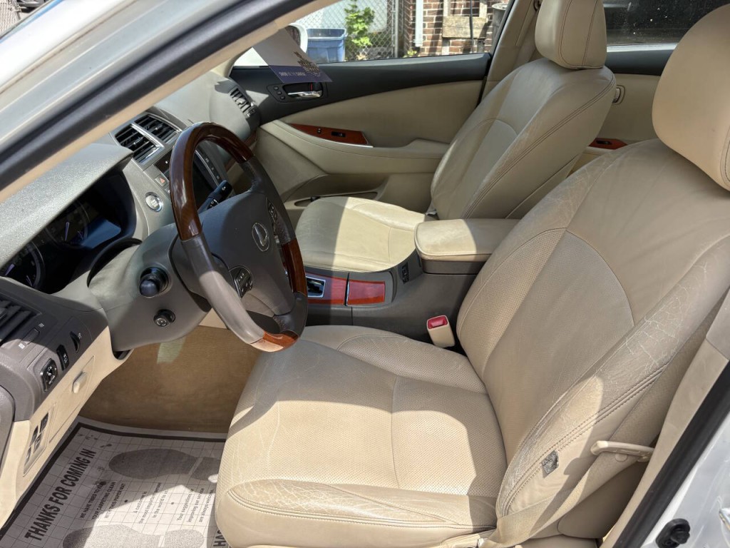2011 Lexus ES 350 Image 10