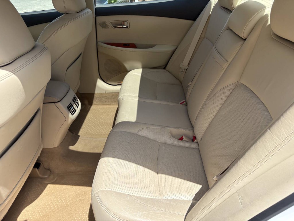 2011 Lexus ES 350 Image 21