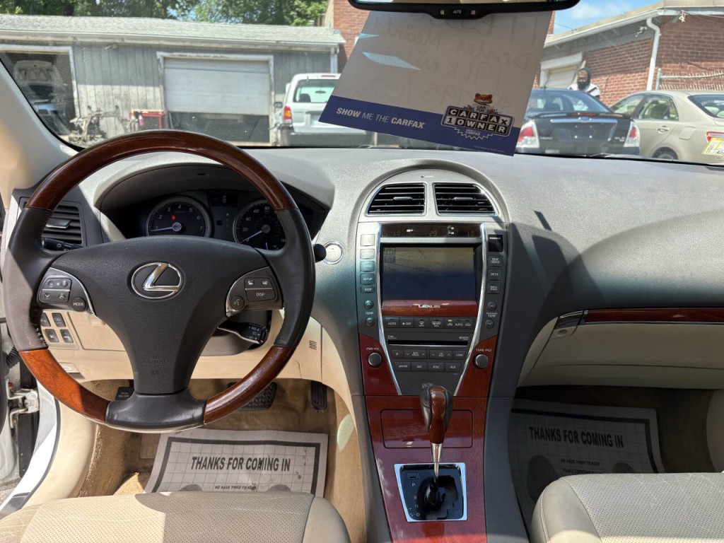 2011 Lexus ES 350 Image 24