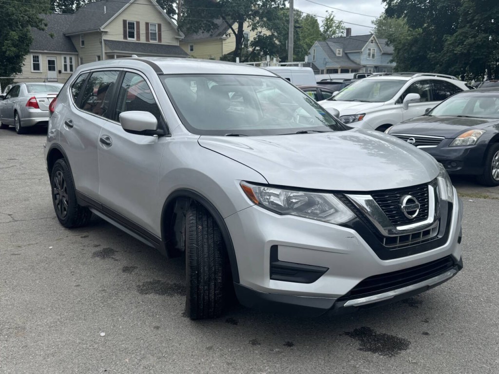 2017 Nissan Rogue Image 1