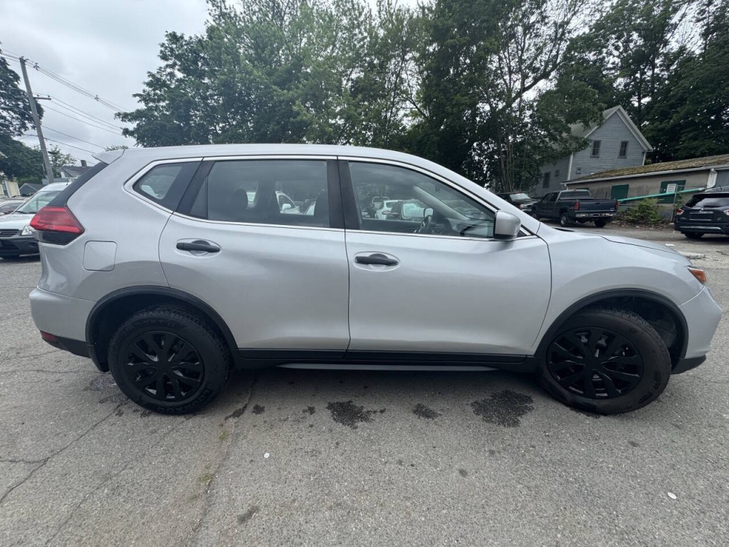 2017 Nissan Rogue Image 2