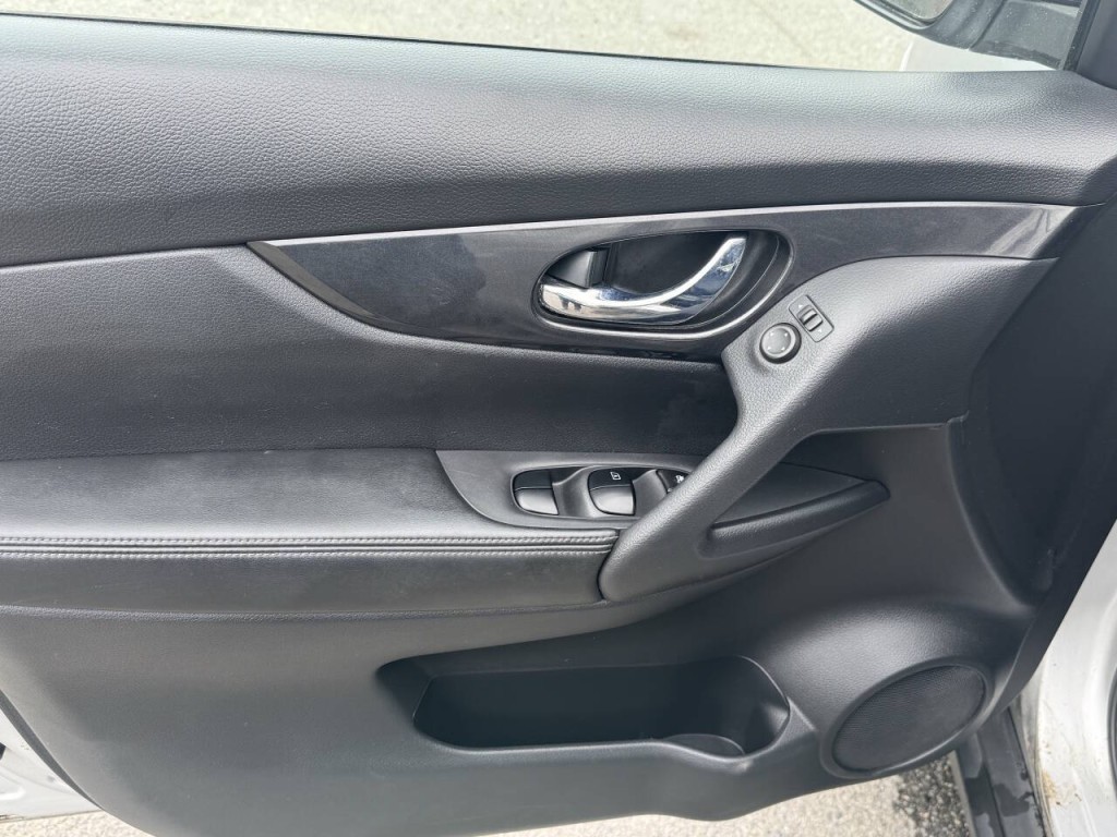 2017 Nissan Rogue Image 9