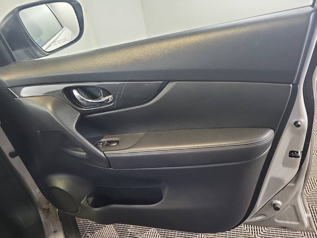 2017 Nissan Rogue Image 10