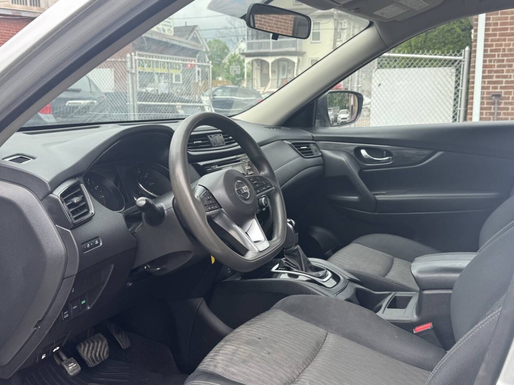 2017 Nissan Rogue Image 11