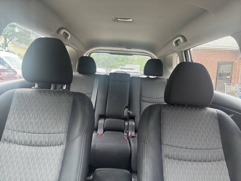 2017 Nissan Rogue Image 16
