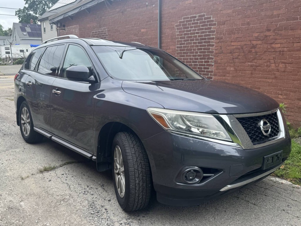 2013 Nissan Pathfinder Image 2