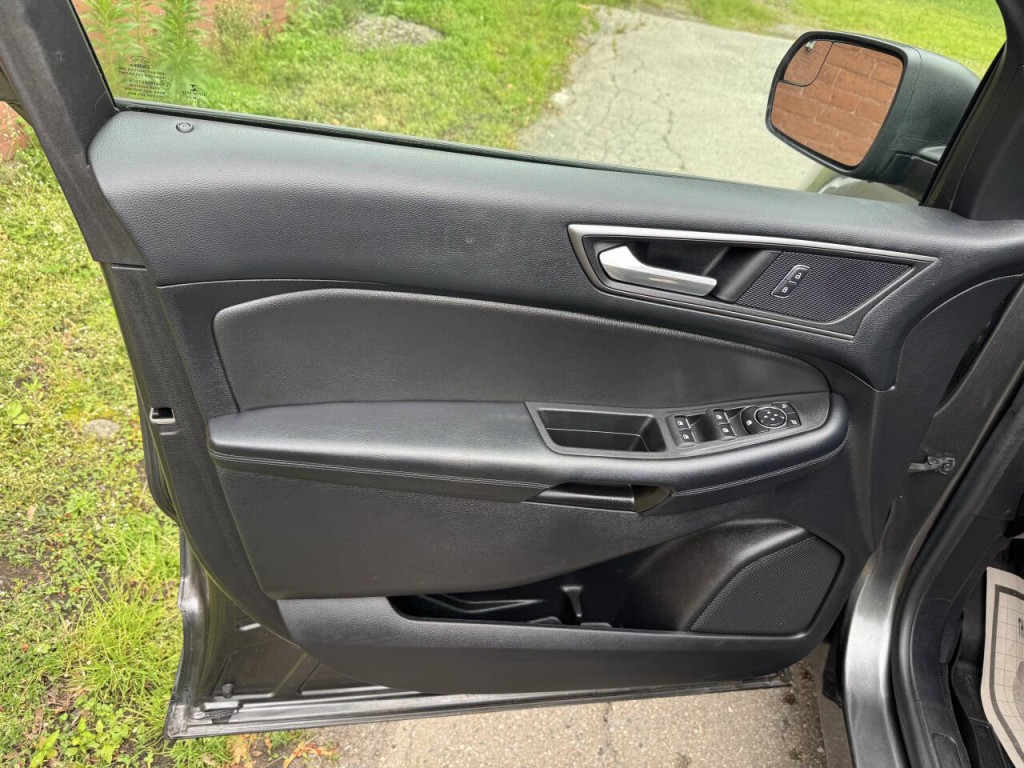 2017 Ford Edge Image 9