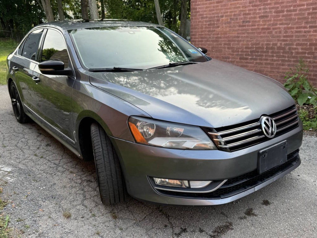 2015 Volkswagen Passat Image 2