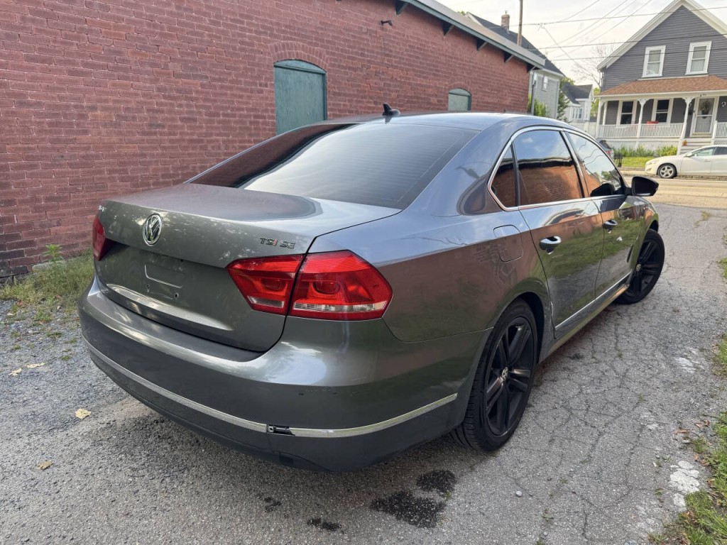 2015 Volkswagen Passat Image 4