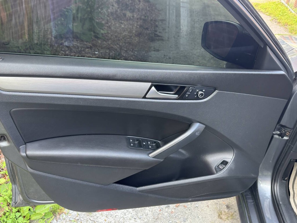 2015 Volkswagen Passat Image 10
