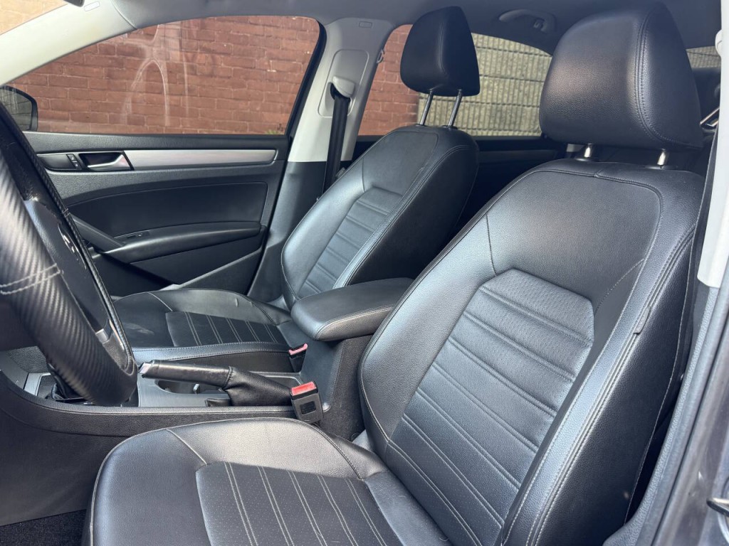 2015 Volkswagen Passat Image 12