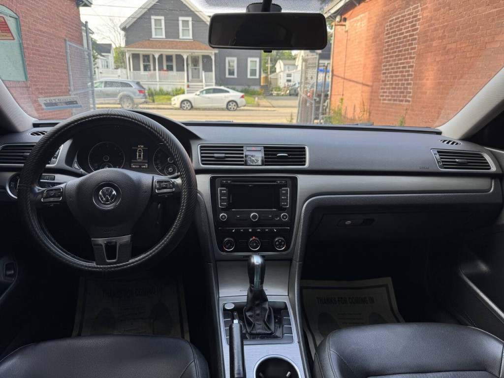 2015 Volkswagen Passat Image 15
