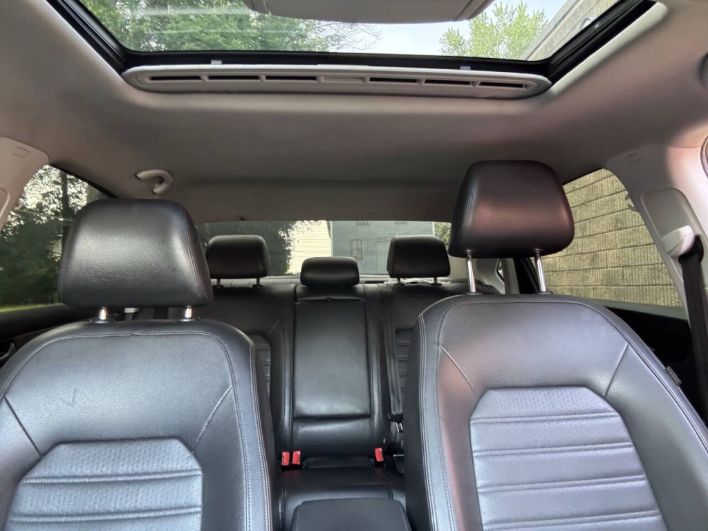 2015 Volkswagen Passat Image 19