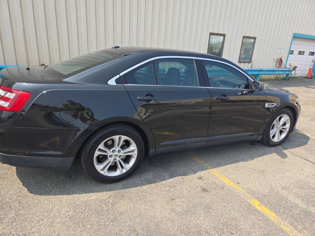 2015 Ford Taurus Image 3