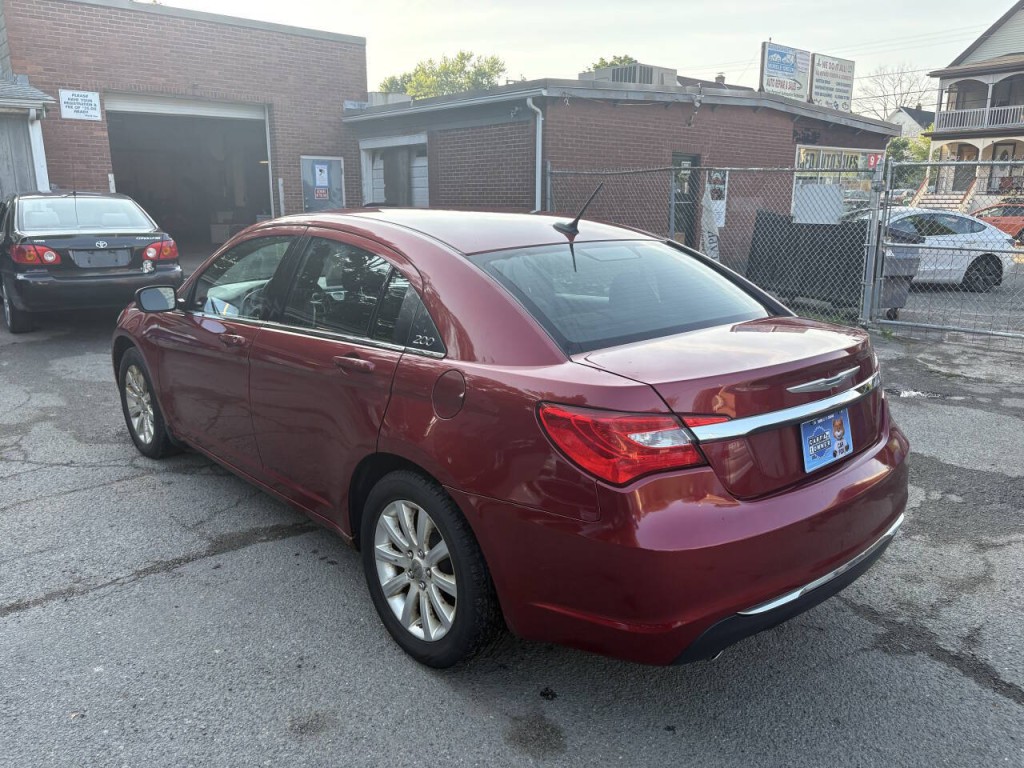 2011 Chrysler 200 Image 8