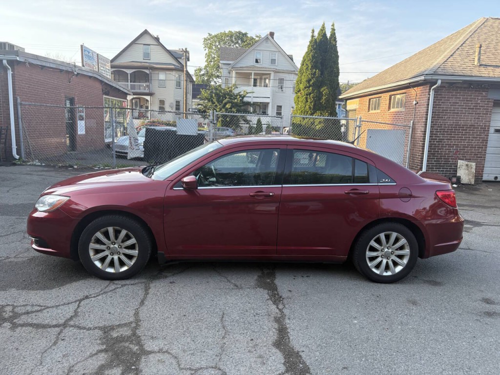 2011 Chrysler 200 Image 9