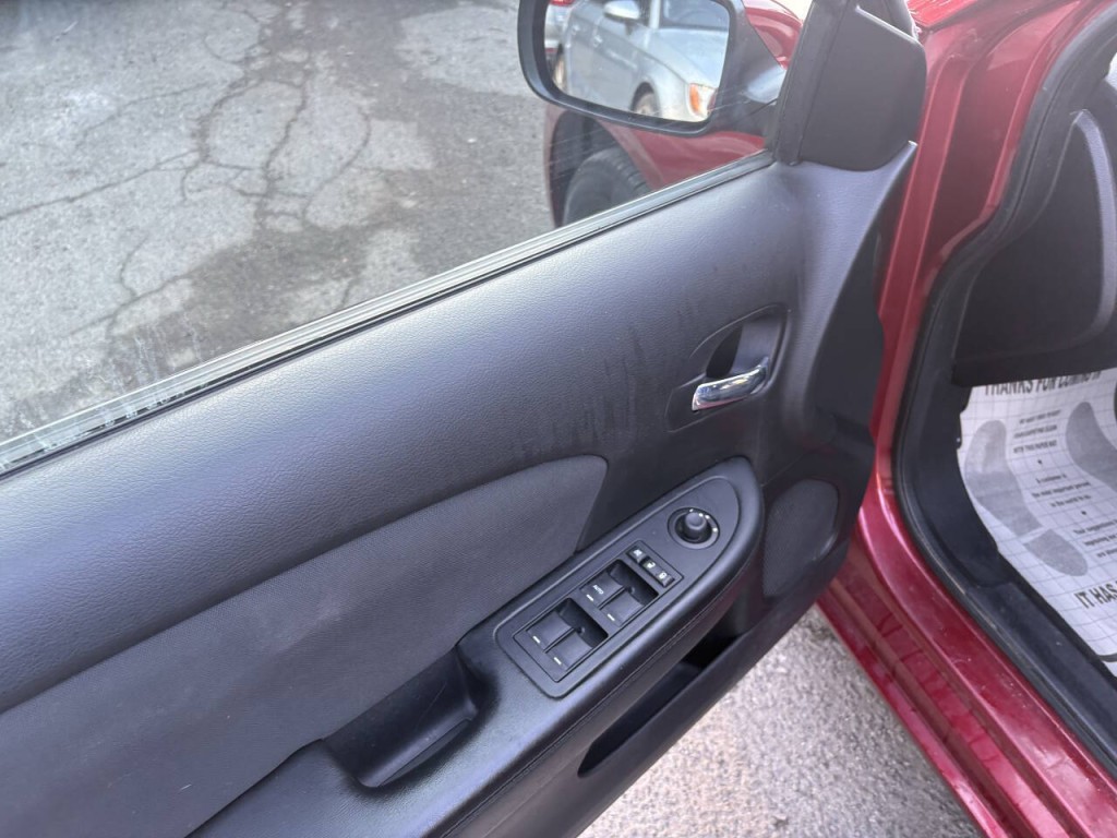 2011 Chrysler 200 Image 12