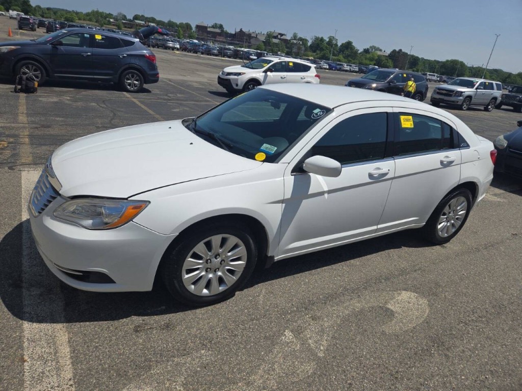 2014 Chrysler 200 Image 1