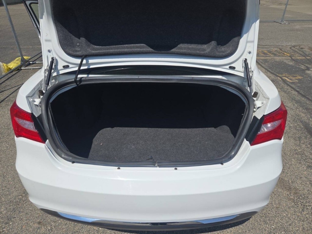 2014 Chrysler 200 Image 7