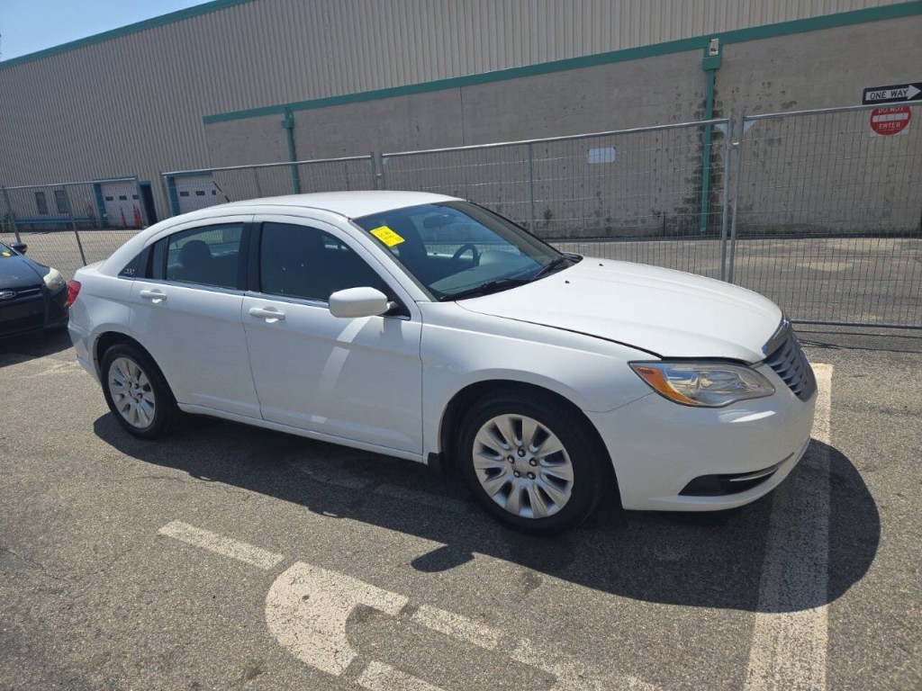2014 Chrysler 200 Image 10