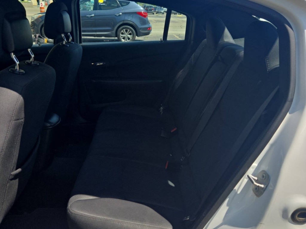 2014 Chrysler 200 Image 6