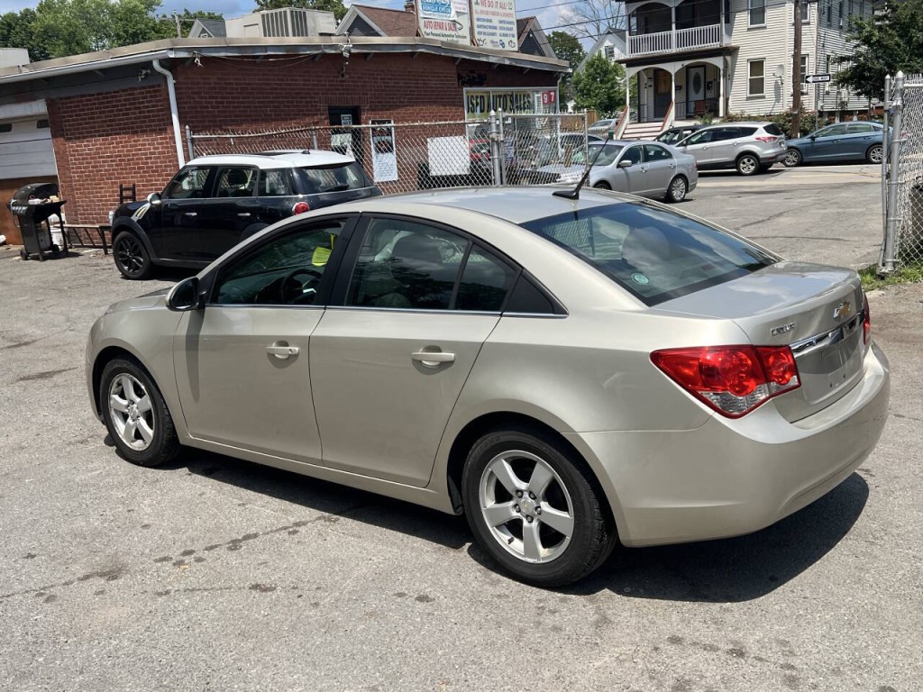 2014 Chevrolet Cruze Image 4