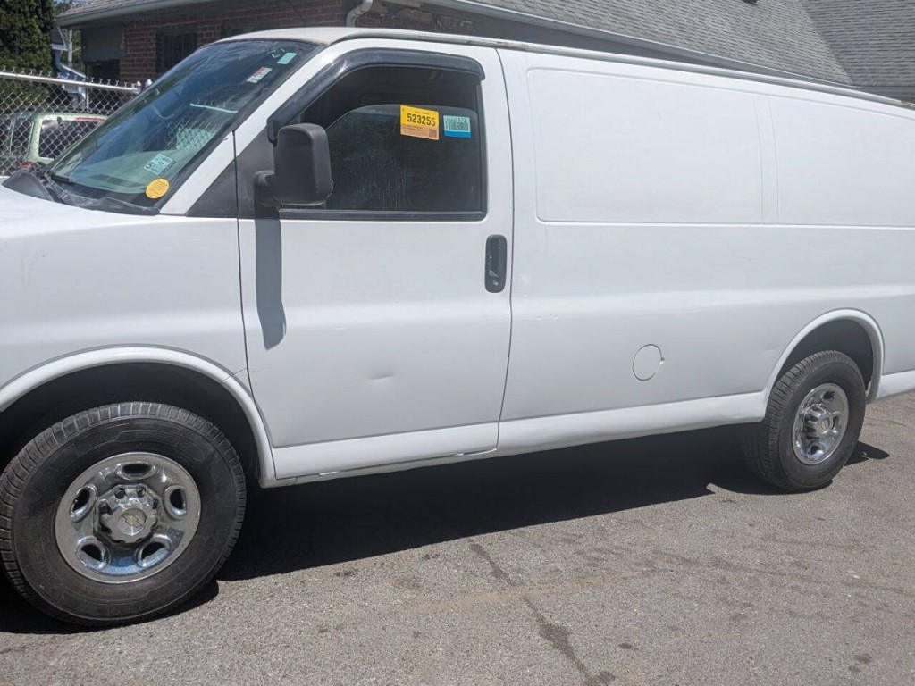 2010 Chevrolet Express Image 4