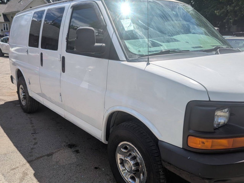 2010 Chevrolet Express Image 9