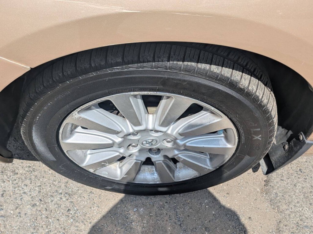 2011 Toyota Sienna Image 11