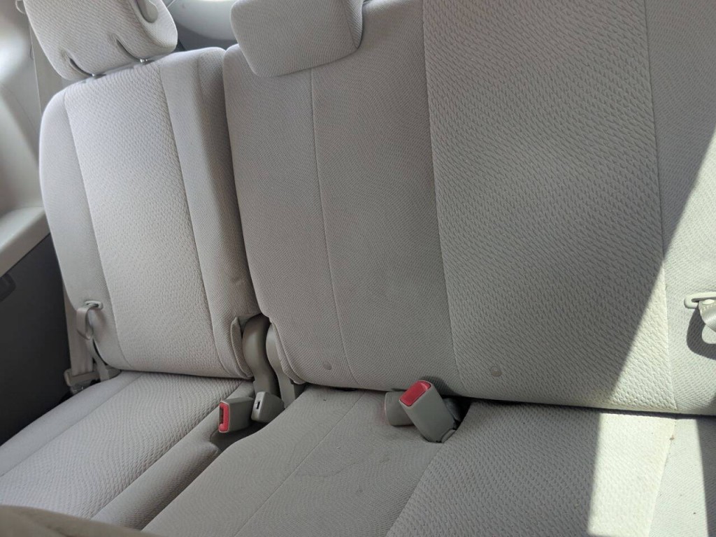 2011 Toyota Sienna Image 16