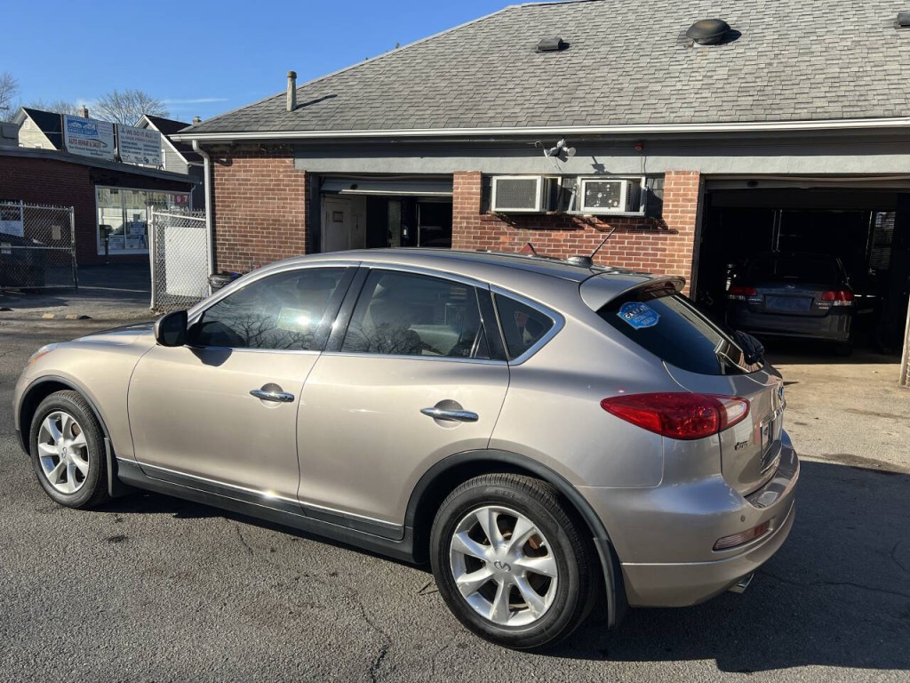 2010 INFINITI EX35 Image 4