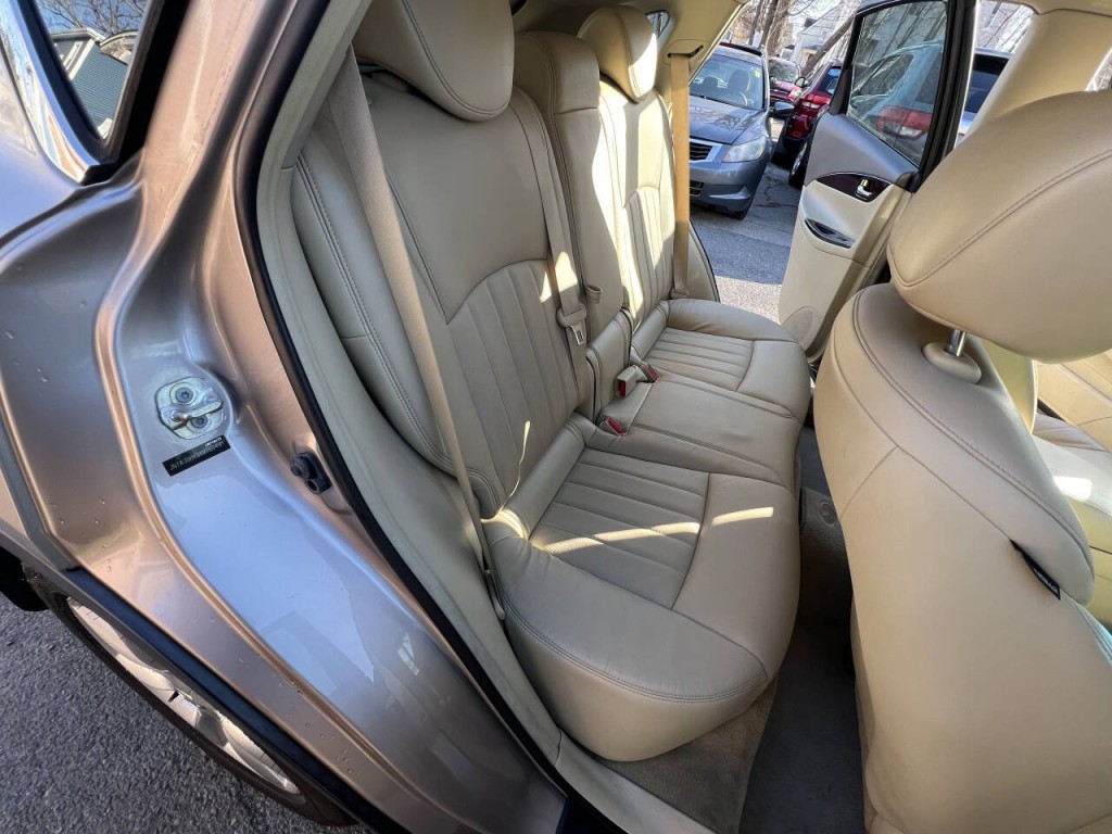 2010 INFINITI EX35 Image 12