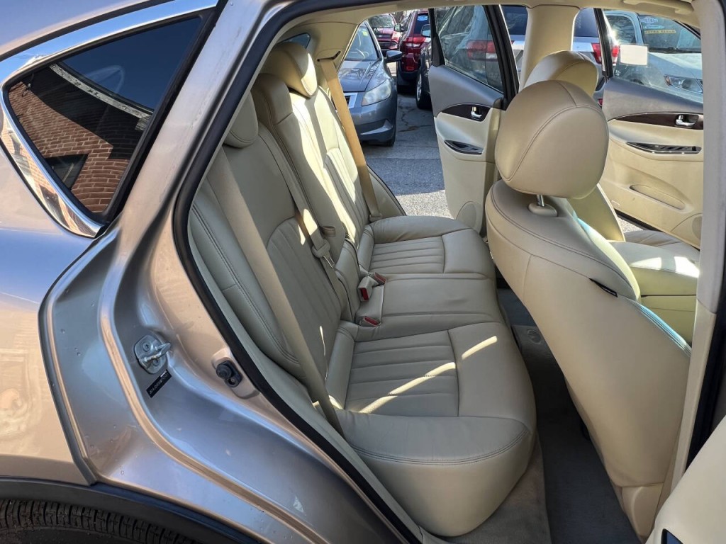 2010 INFINITI EX35 Image 13